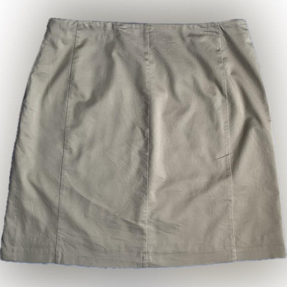 The LIMITED tan skirt, front pockets (unopened) wrinkle resistant, lined 12 - Picture 4 of 6